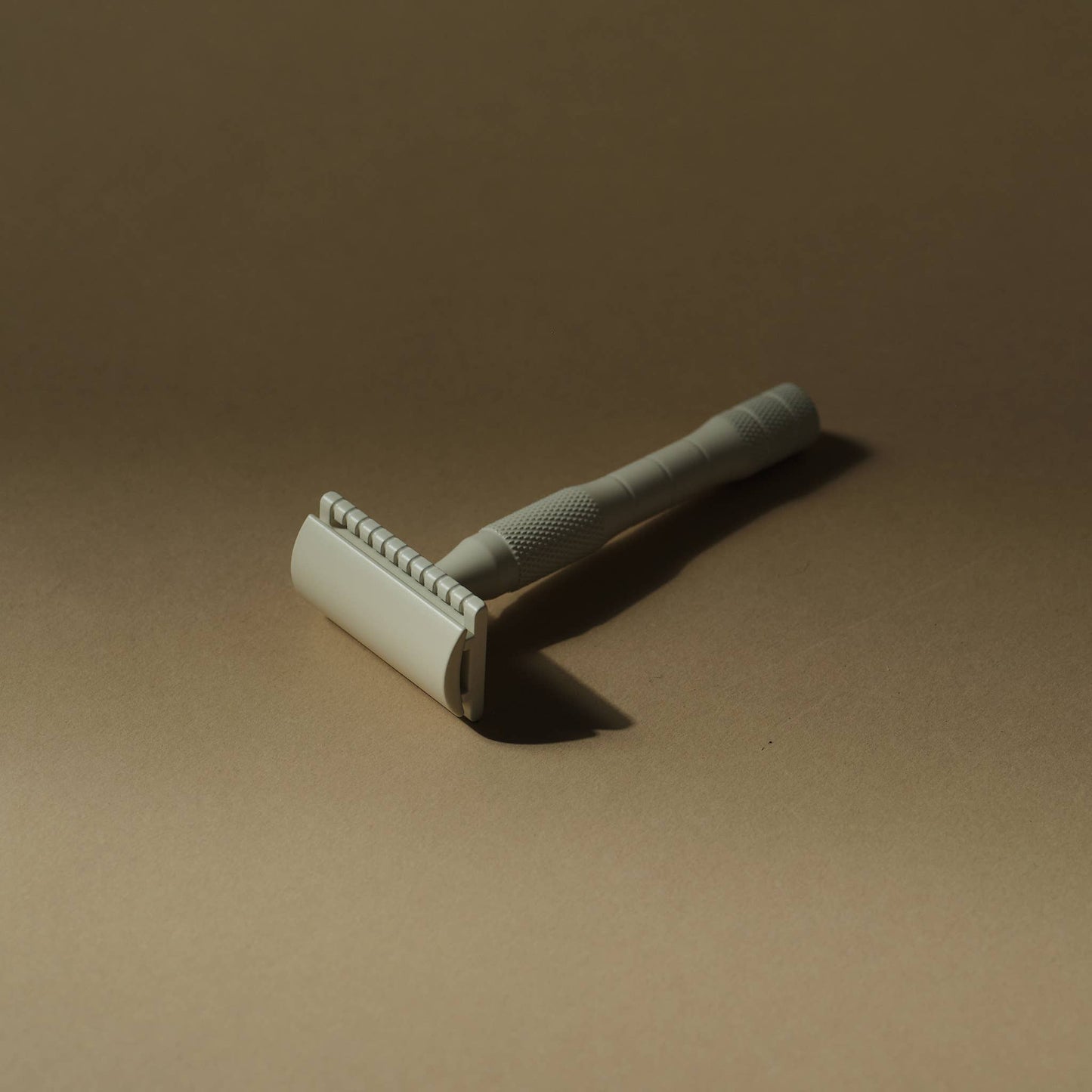 Sustainable Brass Safety Razor - Cream